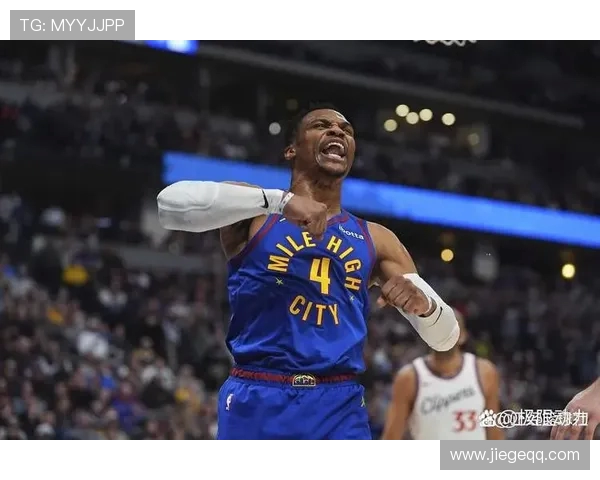 小佩顿10分钟高效全能表现三投全中7分4板5助引关注赛场数据亮眼 小佩顿10分钟高效全能表现三投全中7分4板5助引关注赛场数据亮眼