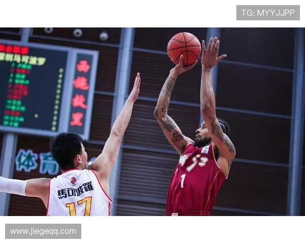 王洪泽篮下一抢二补篮命中替补4分钟高效2分3篮板展现价值亮眼